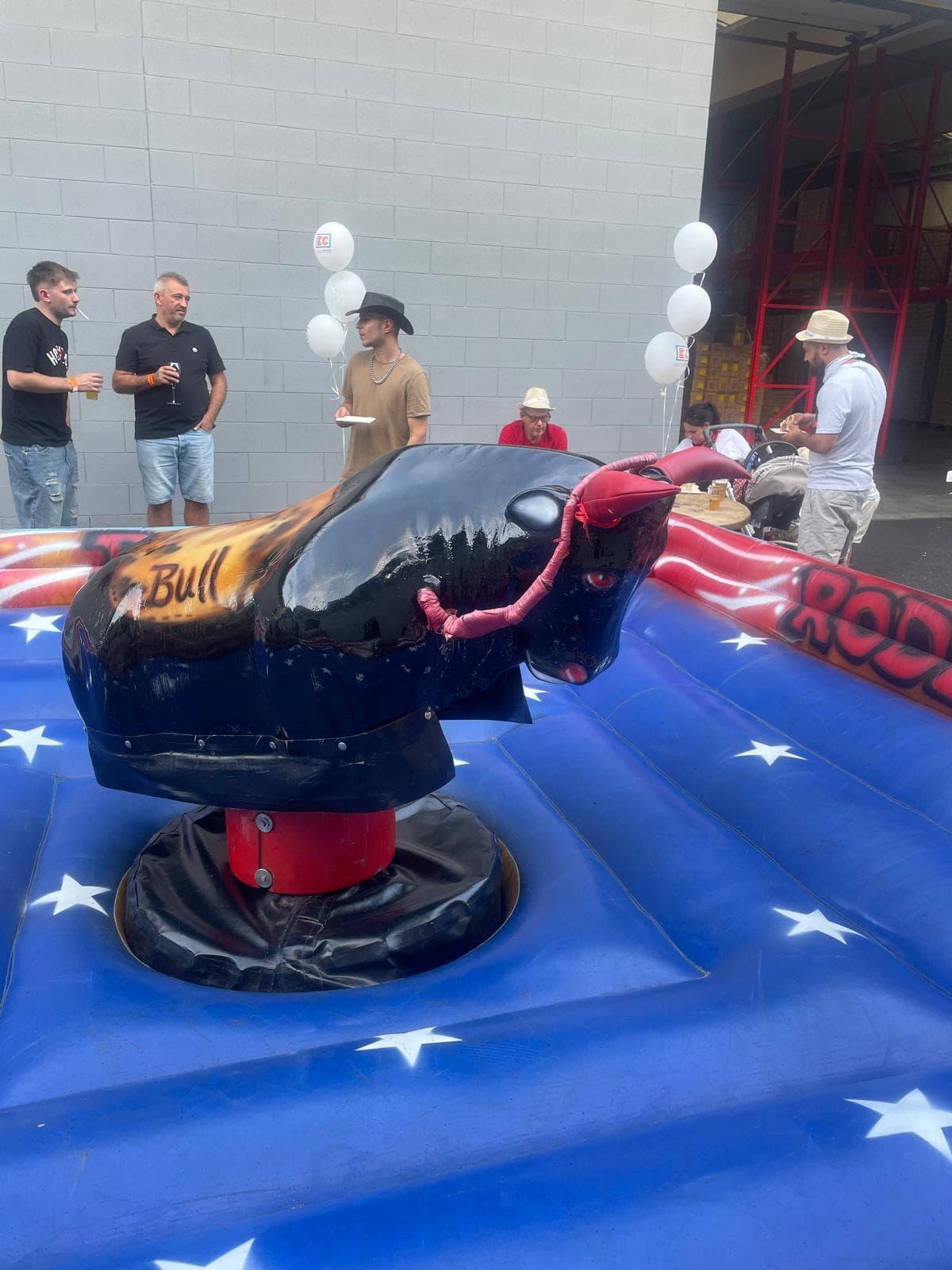 Toro meccanico in azione